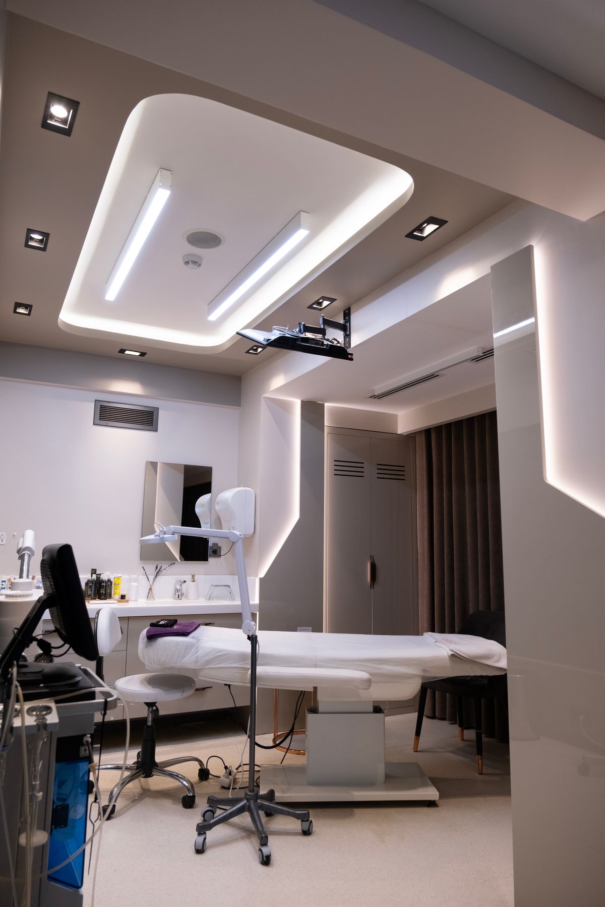 Soft, naturally lit consultation suite at Maia